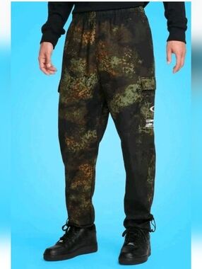 Nike Air Play Digital Camo AOP Woven Pants Medium Olive